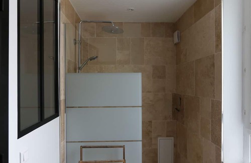 Saint-Maurice Apartment | Cozy Nest with Terrace Just Moments from Paris