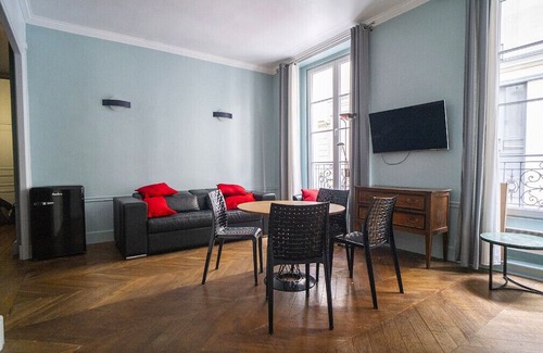 Quartier de la Place-Vendome Apartment | Cozy Retreat Near the Opera with Family-Friendly Amenities