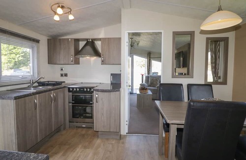 South Lakeland Leisure Village Cottage | Lakeview @ Chalmaz 2