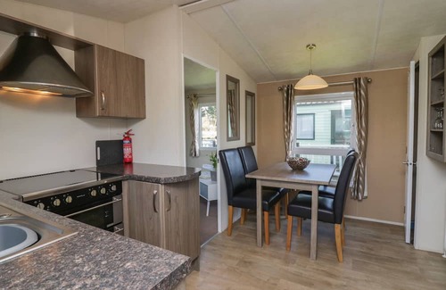 South Lakeland Leisure Village Cottage | Lakeview @ Chalmaz 2