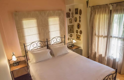 Lake Plastiras House | Discover Ersis: Family-Friendly Stay with Delicious Breakfast