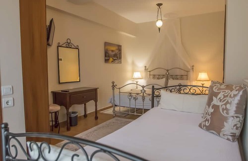 Lake Plastiras House | Discover Ersis: Family-Friendly Stay with Delicious Breakfast