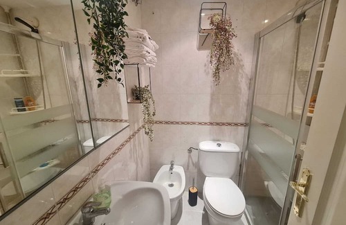 Perchel Norte Apartment | Reycentro 3rooms: Central Retreat with Oceanfront Views