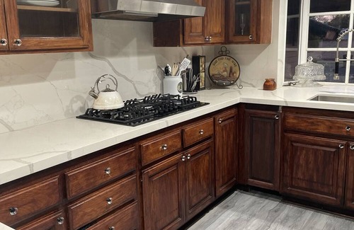 Chatsworth House | Cozy house with backyard in suburban neighborhood, central to Valley near 118