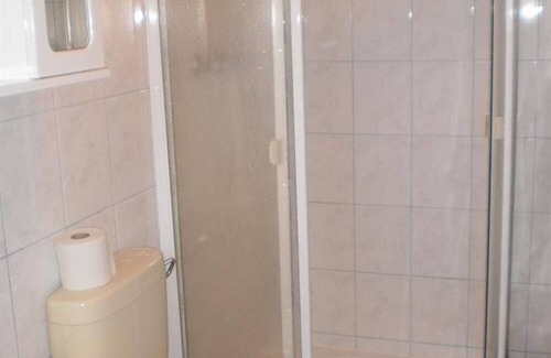 Seeboden Cottage | Doppelzimmer Dusche - Toilette - Fernseher - Pension Maria