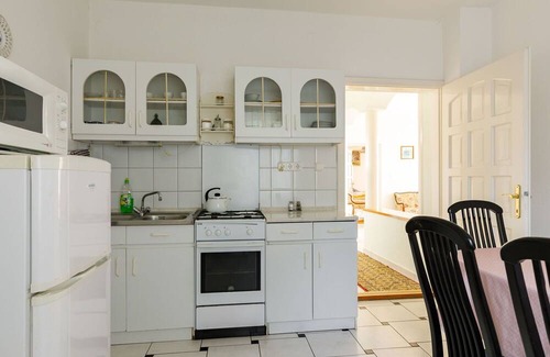 Balatonlelle Villa | Inviting Villa Apartment for 7 with Lake View & Spa