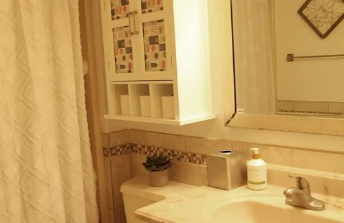 Bynum Cabin | Woodland Log Cabin: Family-Friendly Retreat Awaiting You
