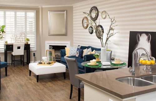 University City Apartment | Central University City 2BR | Full-size W/D | Mins from UCSD