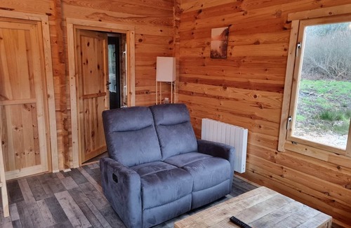 Saint-Martin-du-Puy Ski Chalet | Unusual Lakeside Cabin: Experience Nature at Lacustre