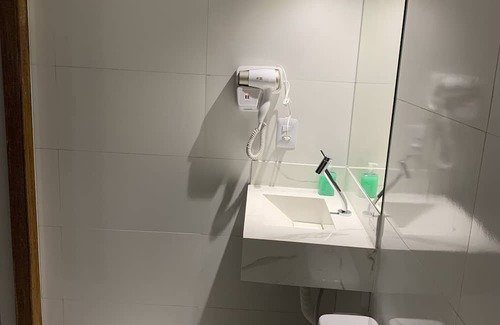 Gama Hotel | Budget-Friendly Hotel Oasis with Breakfast & Family Amenities