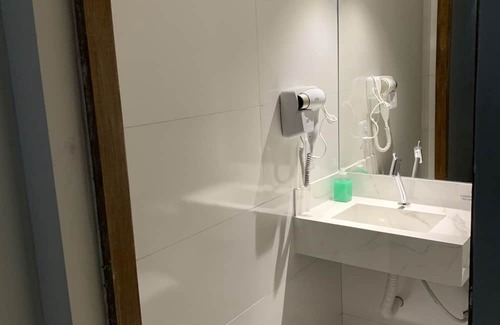Gama Hotel | Budget-Friendly Hotel Oasis with Breakfast & Family Amenities
