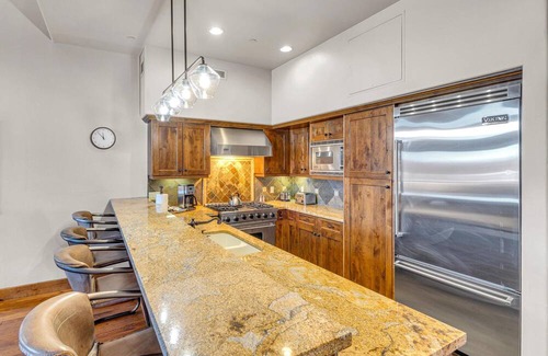 Pronghorn House | Elegant 3 BR Townhouse at Juniper Preserve Resort