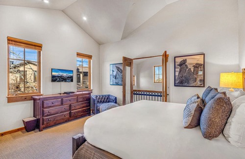 Pronghorn House | Modern 4 BR Townhouse at Juniper Preserve Resort