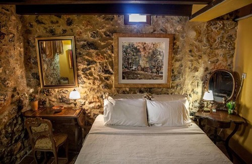 Anatoli Villa | Cozy 4-Bed Villa in Anatoli with Hot Tub & Kitchen