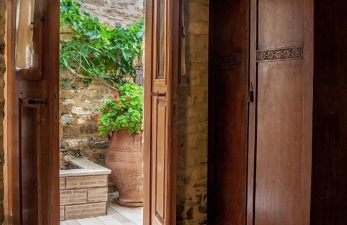 Anatoli Villa | Cozy 4-Bed Villa in Anatoli with Hot Tub & Kitchen