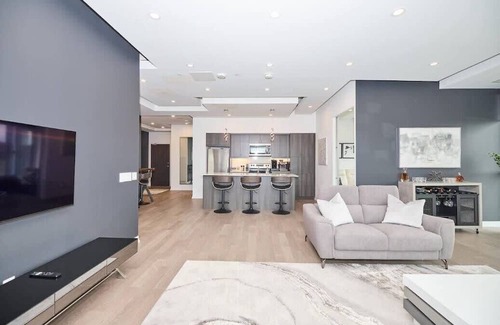 Niagara Falls Apartment | Experience The Eclipse Penthouse with Skyline Views