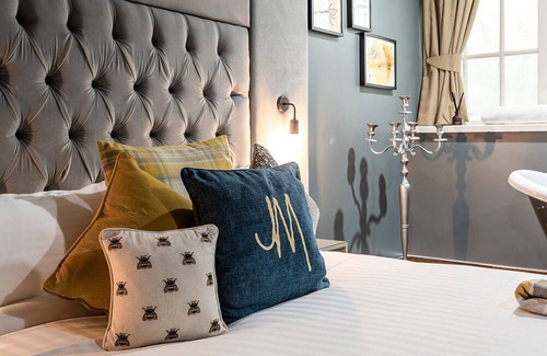 Rusholme House | heart of Manchester close to city centre great transport links