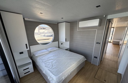 Marina di Ravenna Boat Rental | Experience a Unique Houseboat Stay in Marina di Ravenna