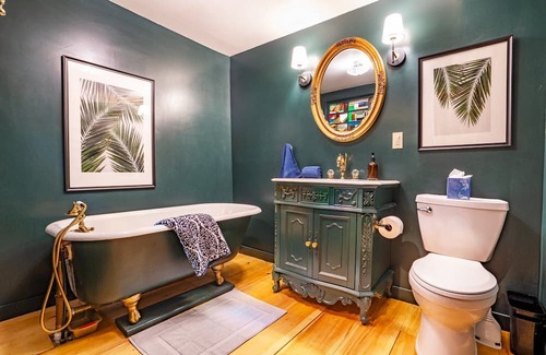 Somesville House | Discover Comfort Near Acadia with Hot Tub & Game Room