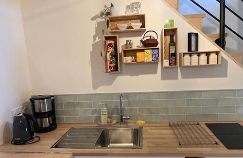 Saint-Seglin Apartment | Relaxing Stay at Le 6: Family-Friendly and Serene Retreat