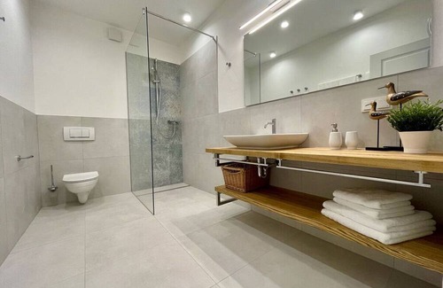Miesbach House | Family-Friendly Oberland Kruisberg with Kitchen Amenities