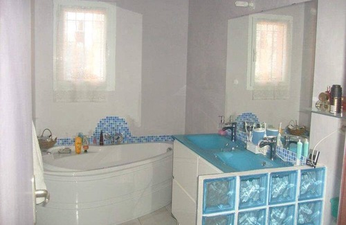 Rocbaron House | Holiday home "Ambersweet" jacuzzi and WI-FI