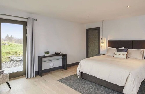 East Lewiston Villa | Private Villa for 12 with WIFI, Pets Welcome & Panoramic Views