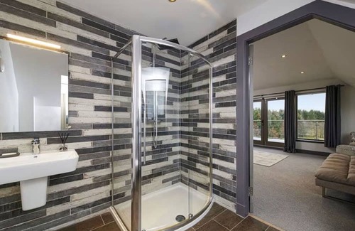 East Lewiston Villa | Private Villa for 12 with WIFI, Pets Welcome & Panoramic Views