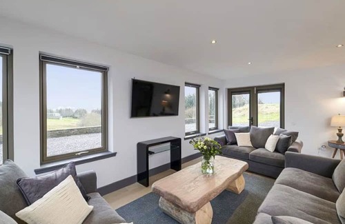East Lewiston Villa | Private Villa for 12 with WIFI, Pets Welcome & Panoramic Views
