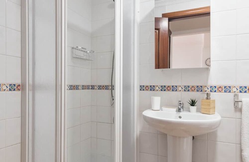 Sardina Apartment | Relaxing Home2Book Apartment with Pool in Playa de Sardina