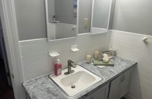 Framingham House | Quiet Home in a Safe Metro-west Boston Town