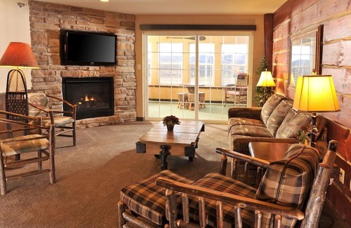 Onalaska House | Nature Retreat: Cozy Lodging with Outdoor Adventures Await