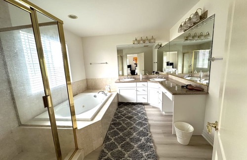 San Gabriel Villa | Spacious W-5 R/4.5 B House with Family-Friendly Amenities