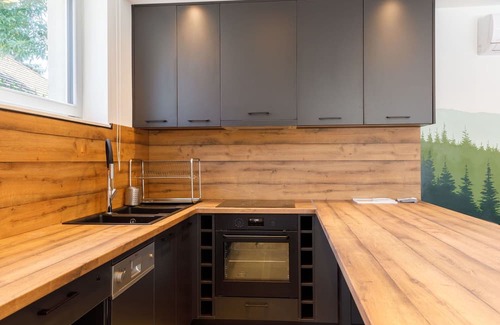 Balatonszarszo Apartment | Comfortable Apartment for 6 with Lake View & Free WIFI