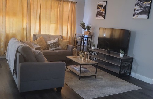 Wynnefield Apartment | Convenient Stay Near St. Joe's and Local Dining Options