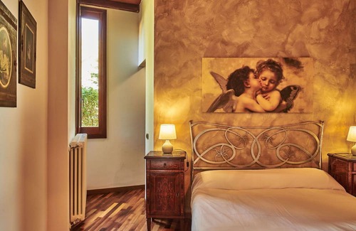 Corsico Villa | Inviting Villa for 8 with Hot Tub, A/C, and Pet-Friendly Stay