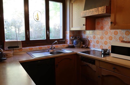 Sainte-Croix Apartment | Comfortable Apartment for 6 with WIFI, Terrace & Parking
