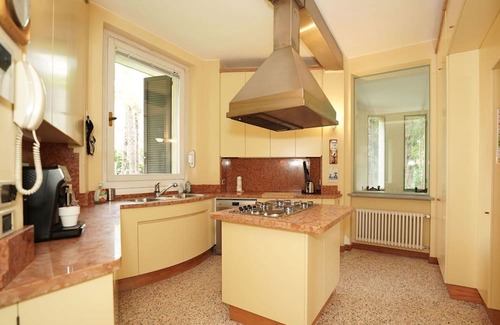 Castello Villa | Private Villa with Pool, Pets Welcome & Lake Views