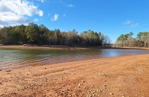 McCormick Bed & Breakfast | Discover McCormick SC: Nature-Filled Getaway with Pool