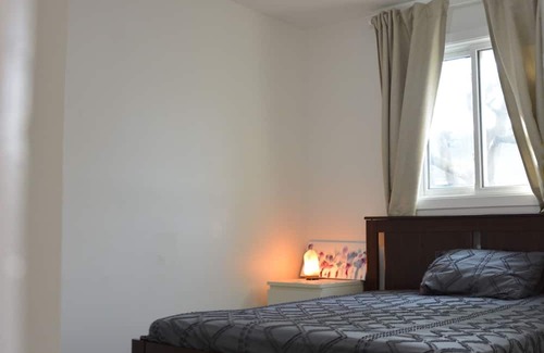 Ottawa Division House | Convenient 3 Bedroom Retreat Near Ottawa & Airport