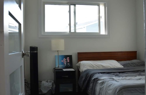 Ottawa Division House | Convenient 3 Bedroom Retreat Near Ottawa & Airport