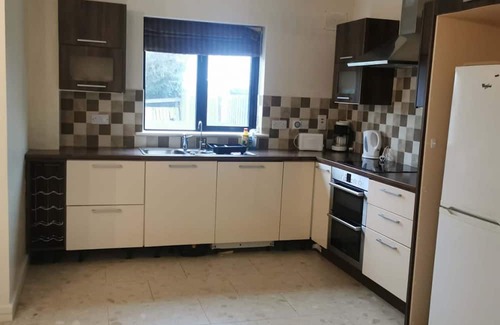 Kilrane House | Cozy Holiday Home for 4 Guests Near Rosslare Europort