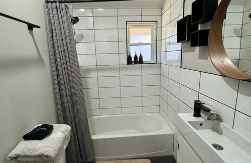 Simpsonville House | Downtown Bungalow: 10/10 Rated with King Ensuite & Spa