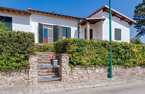 Tirrenia Villa | Villa 'Allori Tirrenia': Private Terrace & Oceanfront Bliss