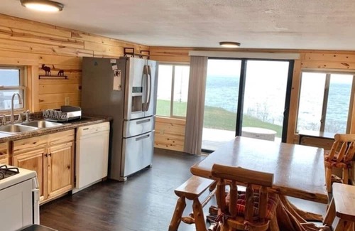 Isle Cabin | Ideal Sunset Harbor Point: Family-Friendly with Breakfast!