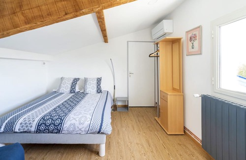 Yzosse House | Cozy Detached House with Private Garden & Wi-Fi Access