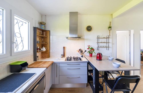 Yzosse House | Cozy Detached House with Private Garden & Wi-Fi Access