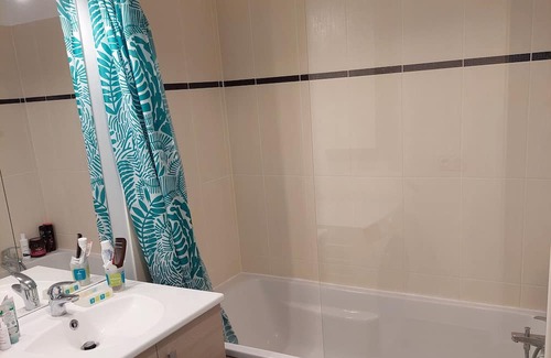 Thiais Apartment | Convenient Apartment Near Tramway T7 & Metro 7 in Paris