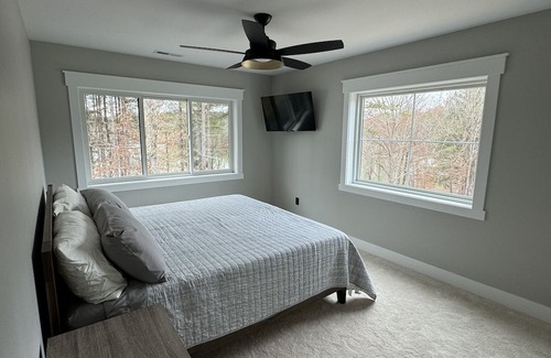 Granite Falls House | Lakefront Retreat: Pet Friendly with Pool and Kitchen!