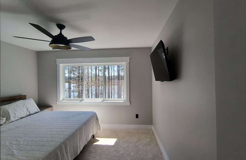 Granite Falls House | Lakefront Retreat: Pet Friendly with Pool and Kitchen!